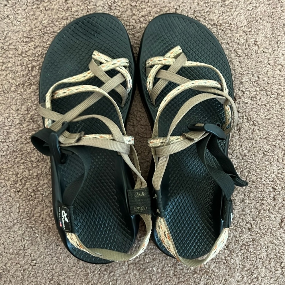 Women’s Size 9 Regular Width Chacos - Toe Strap